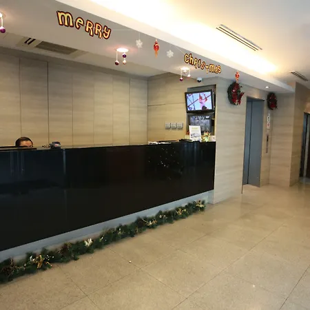 Hotel 81 Lucky-3